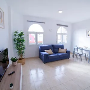 Avenida 40 , Vecindario (Gran Canaria) España